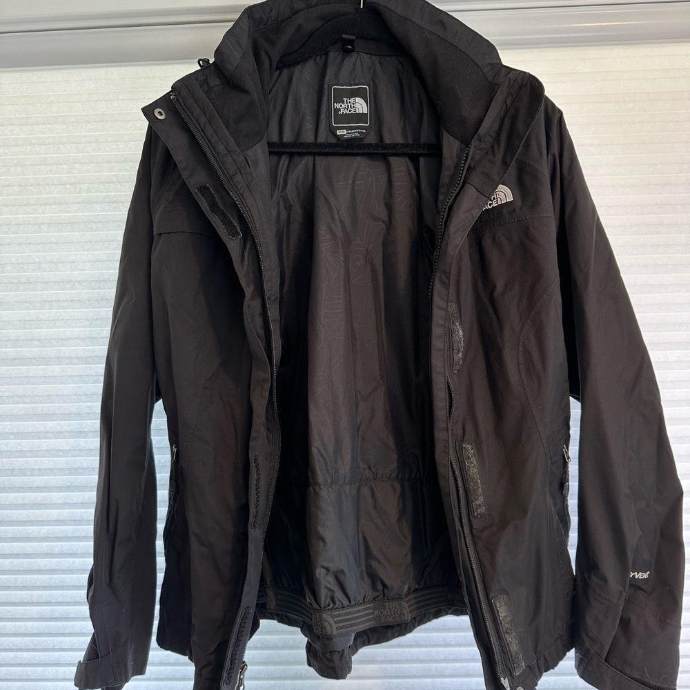 The North Face Black Performance Jacket for Outdoor Adventures